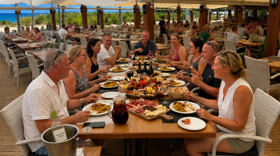 Celebración de grupo en la terraza frente al mar de Puerto Rico, Magaluf